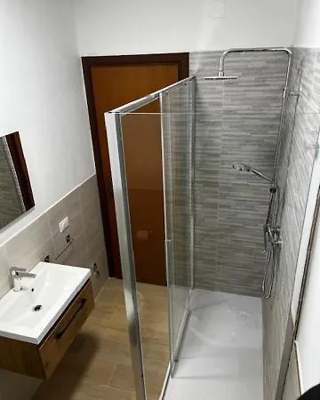 7lecci House